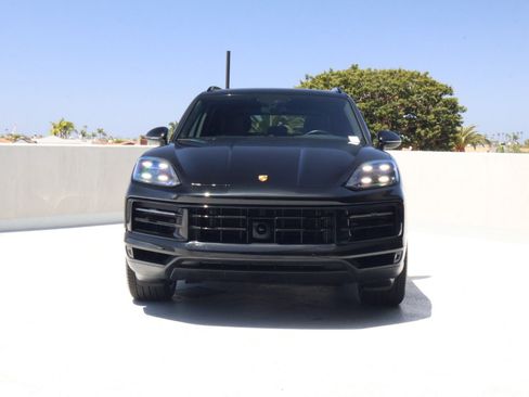 Certified 2024 Porsche Cayenne AWD/4WD image 6
