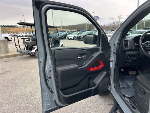 Used 2023 Nissan Frontier PRO-4X w/ Technology Package image 32