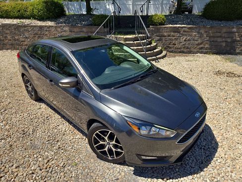 Used 2017 Ford Focus SEL w/ Cold Weather Package FWD image 30