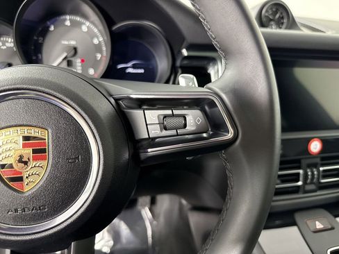 Certified 2025 Porsche Macan AWD/4WD image 38
