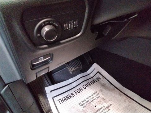 New 2025 Jeep Grand Cherokee Altitude image 27