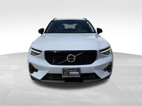 Used 2024 Volvo XC40 B5 Plus w/ Protection Package Premier AWD/4WD image 2