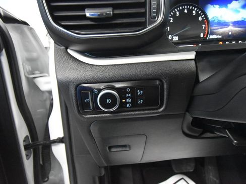 Used 2023 Ford Explorer XLT w/ Equipment Group 202A image 9