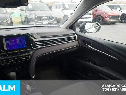 Used 2025 Toyota Camry LE image 18