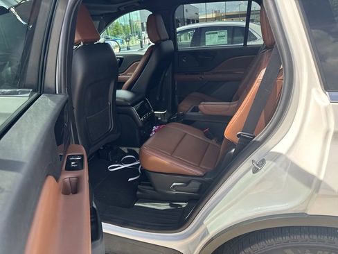Used 2022 Lincoln Aviator Reserve w/ Equipment Group 201A AWD/4WD image 9