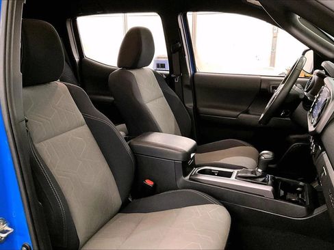 Used 2020 Toyota Tacoma TRD Off-Road w/ Blackout Package image 7