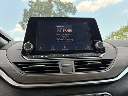 Used 2025 Nissan Altima 2.5 SV FWD image 16