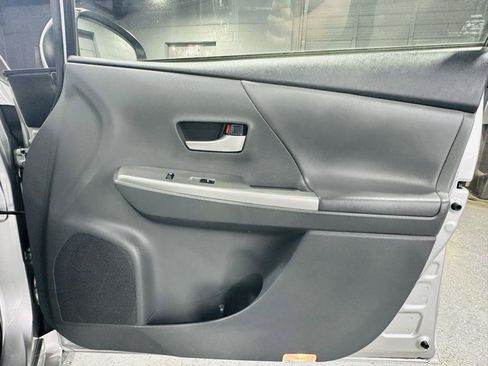 Used 2012 Toyota Prius V Five FWD image 34