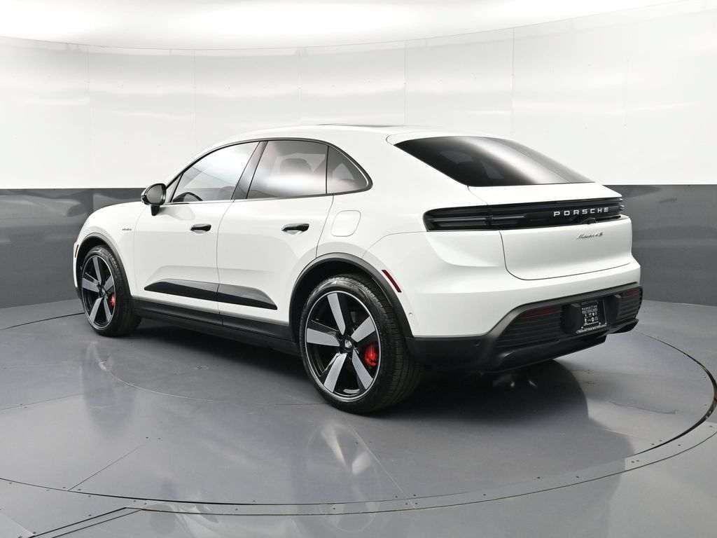 Certified 2025 Porsche Macan 4S Electric AWD/4WD image 3