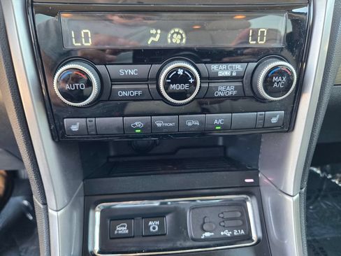 Used 2022 Subaru Ascent Premium w/ Convenience Package AWD/4WD image 20