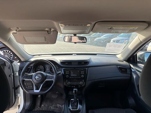 Used 2017 Nissan Rogue SV image 7