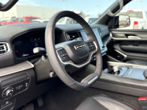 Used 2024 Jeep Wagoneer L Series II w/ Flexible Seating Group RWD image 18