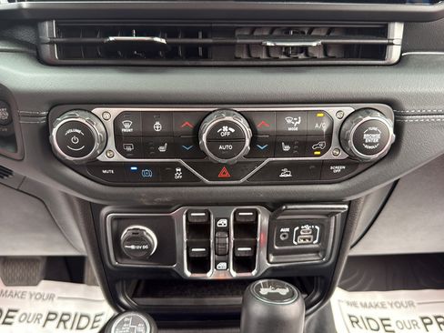 Used 2024 Jeep Wrangler Unlimited Sahara AWD/4WD image 14