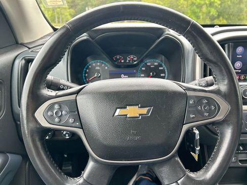 Used 2022 Chevrolet Colorado Z71 AWD/4WD image 18