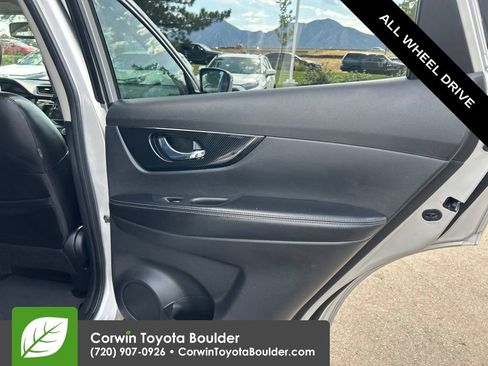 Used 2018 Nissan Rogue SL AWD/4WD image 14