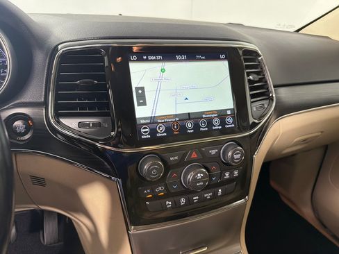 Used 2021 Jeep Grand Cherokee Limited AWD/4WD image 17