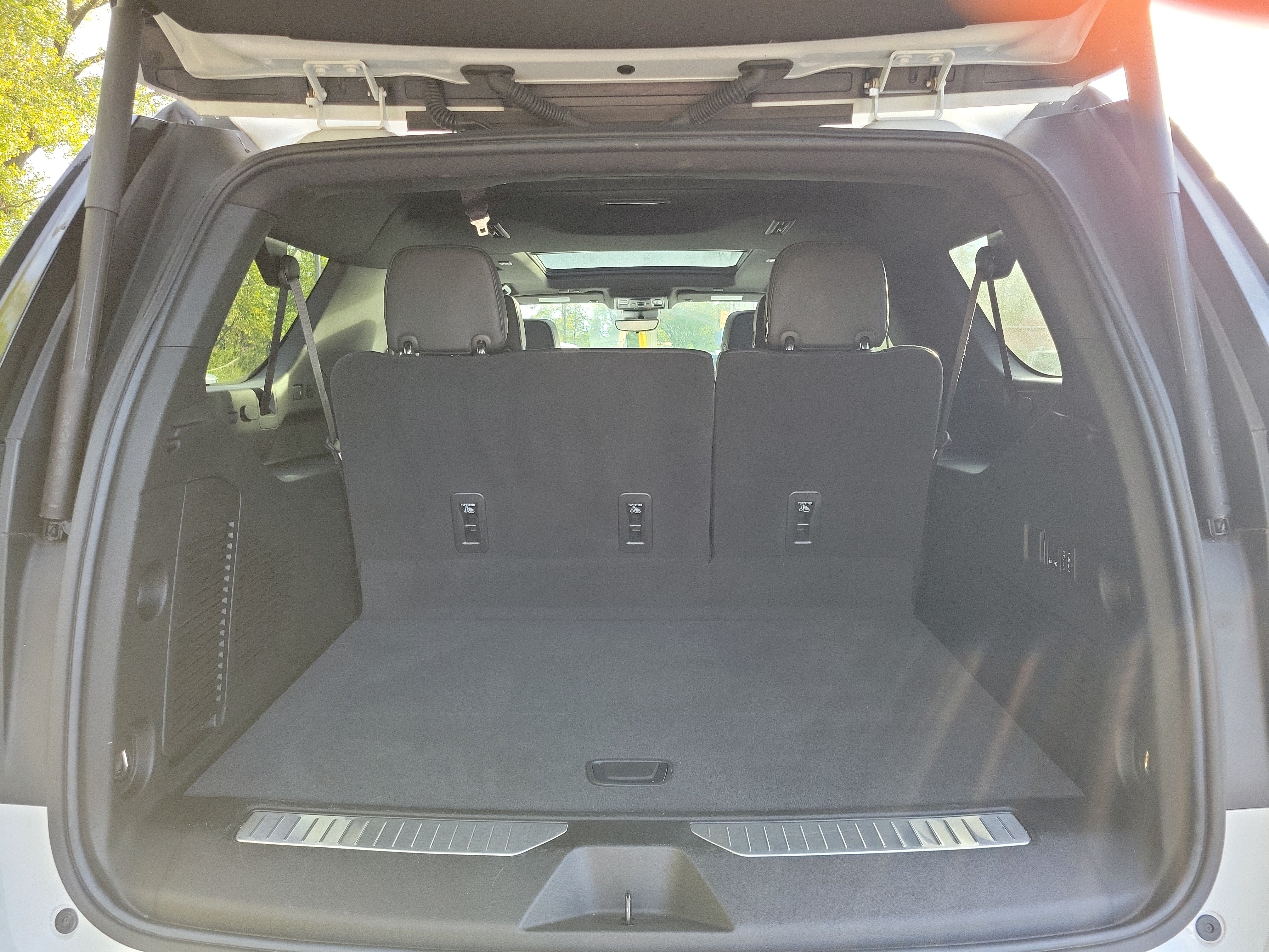 Used 2023 Chevrolet Suburban High Country AWD/4WD image 8