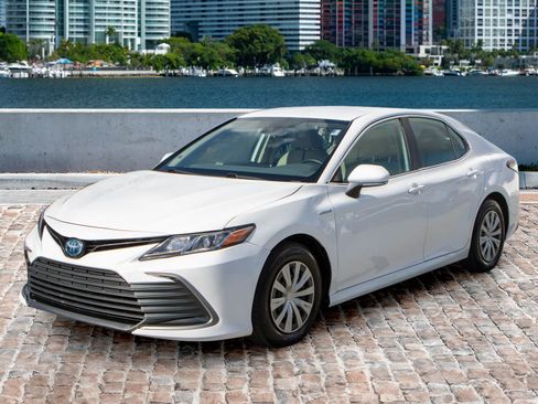 Used 2023 Toyota Camry LE image 1