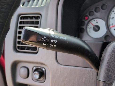 Used 2004 Ford Escape XLS image 26