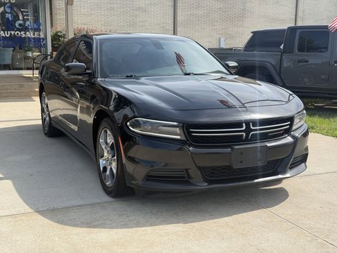 Used 2015 Dodge Charger SE w/ Power Sunroof Group AWD/4WD image 3
