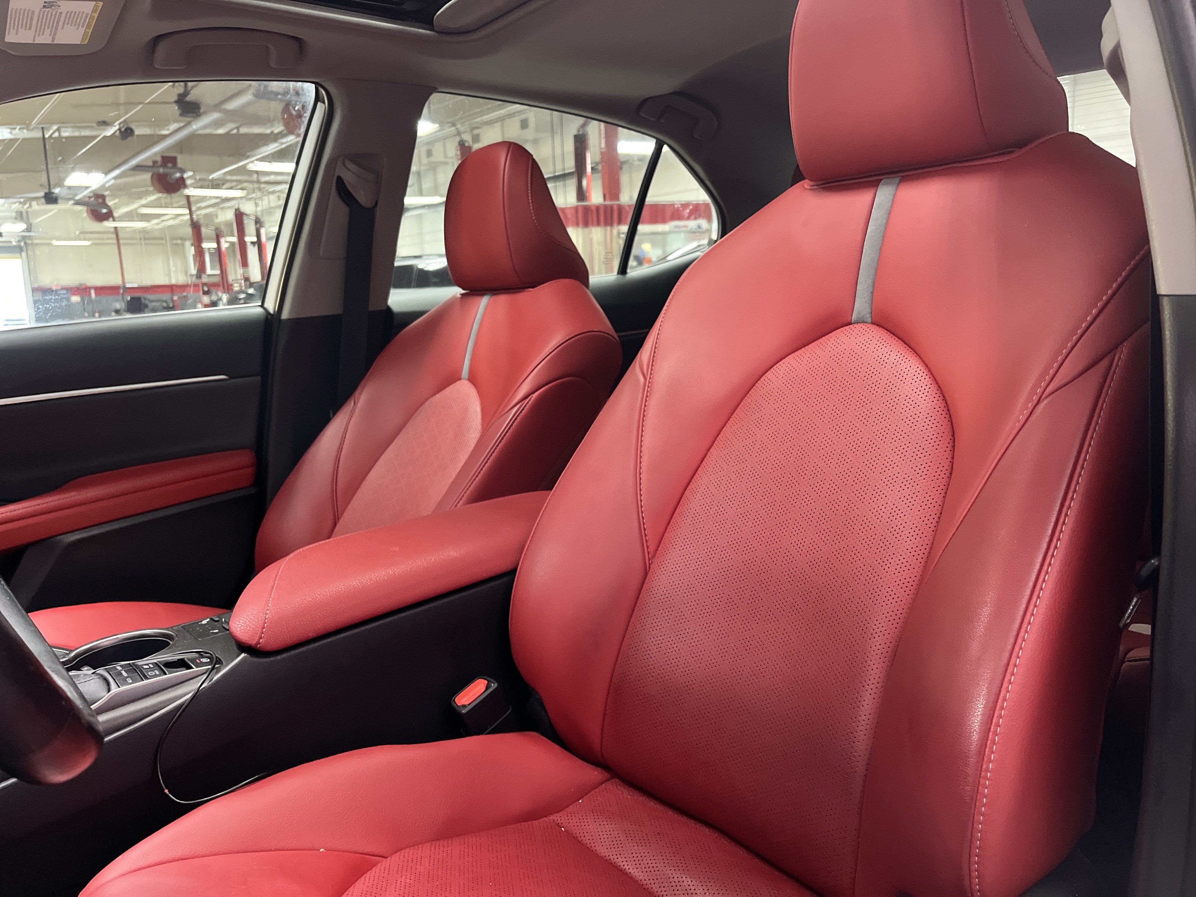 Used 2022 Toyota Camry XSE FWD image 6