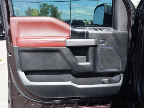 Used 2018 Ford F150 Platinum w/ Equipment Group 701A Luxury AWD/4WD image 25