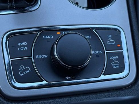 Used 2021 Jeep Grand Cherokee Overland image 22