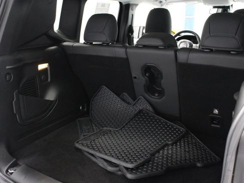 Used 2022 Jeep Renegade Limited AWD/4WD image 16
