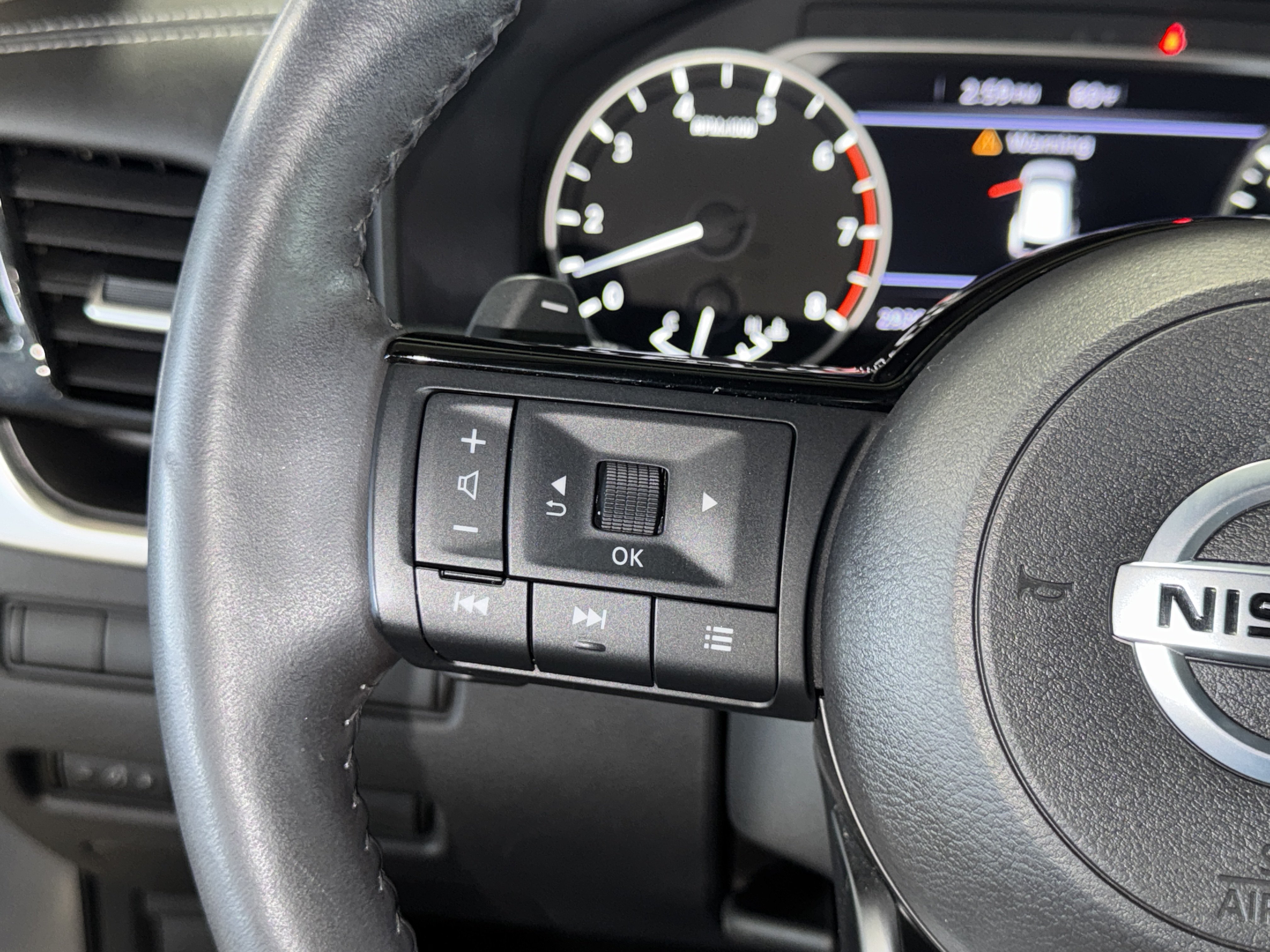 Used 2021 Nissan Rogue SV w/ Premium Package FWD image 22