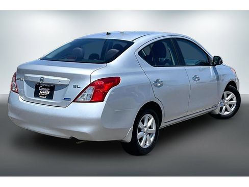 Used 2012 Nissan Versa FWD image 6