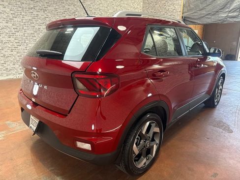 Used 2026 Hyundai Venue SEL FWD image 7