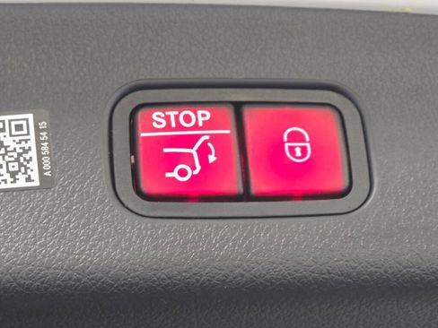 Used 2025 Mercedes-Benz GLC 300 image 22