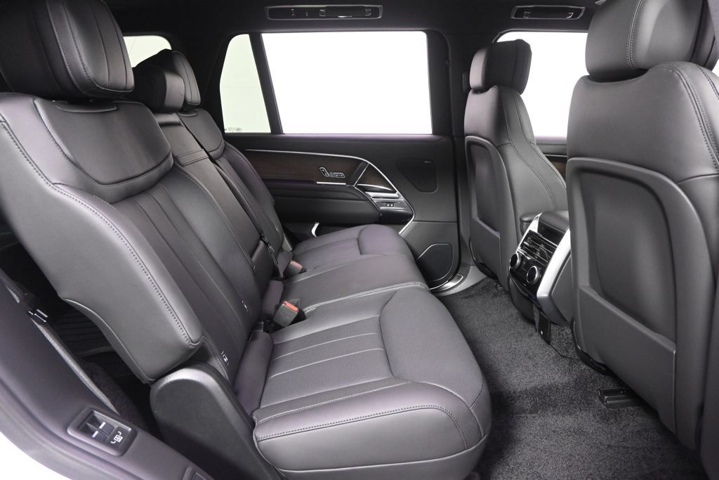 Used 2026 Land Rover Range Rover Long Wheelbase SE AWD/4WD image 18