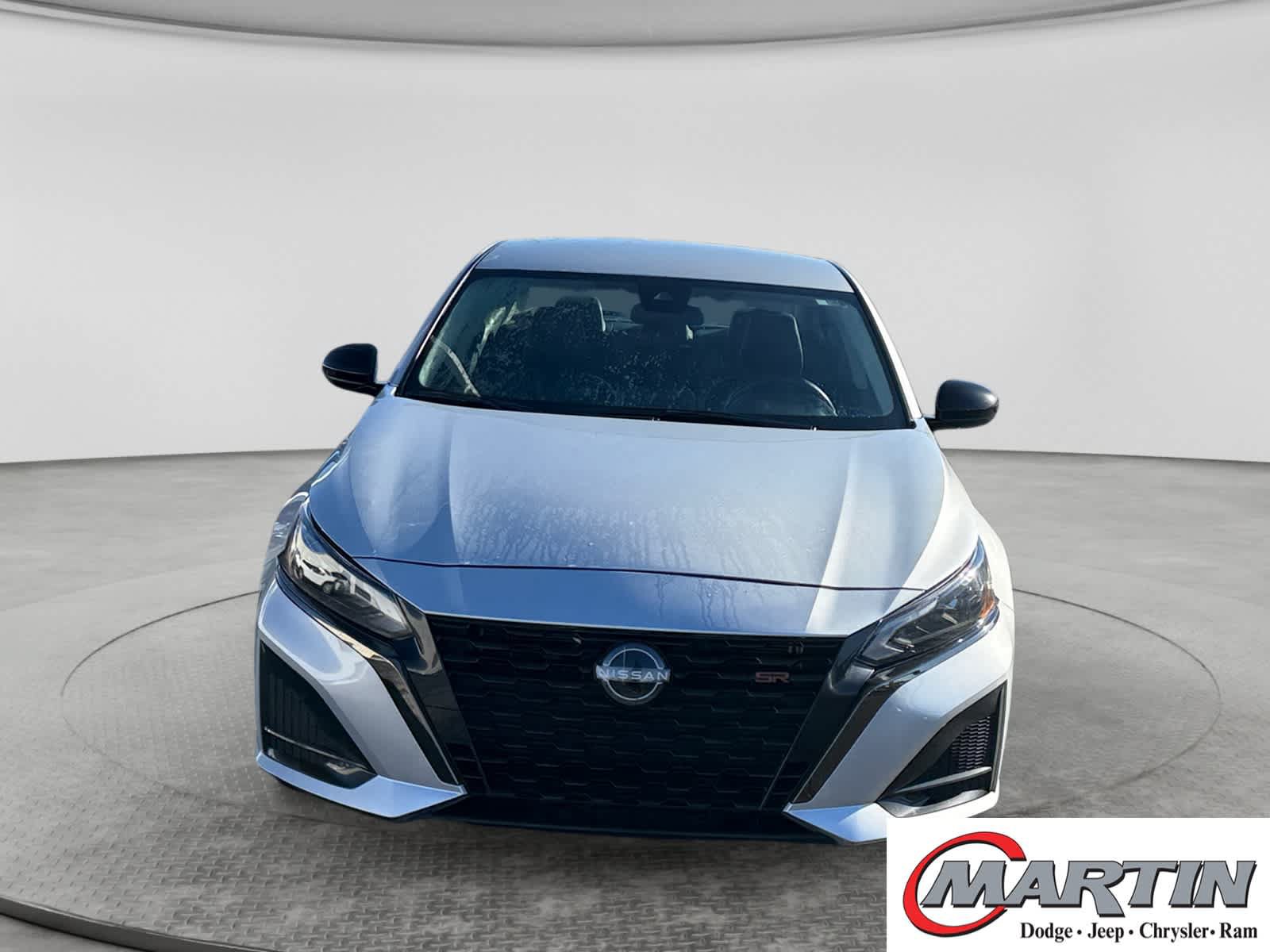 Used 2024 Nissan Altima 2.5 SR FWD image 2