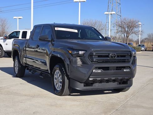 Certified 2025 Toyota Tacoma SR5 image 3