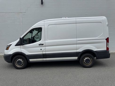 Used 2017 Ford Transit 250 250 3dr SWB Medium Roof Cargo image 6