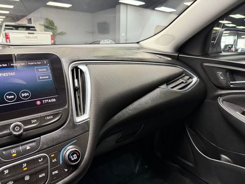 Used 2020 Chevrolet Malibu LT FWD image 27
