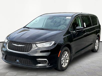 Used 2024 Chrysler Pacifica Touring-L