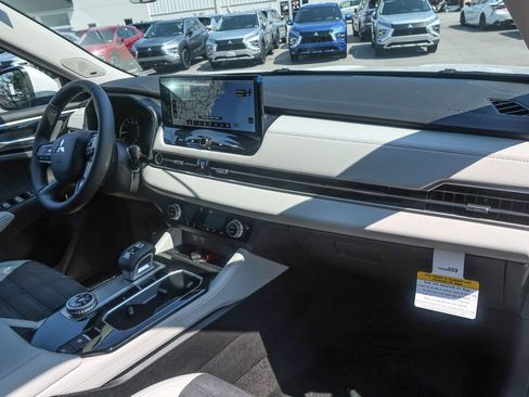 New 2026 Mitsubishi Outlander SE image 21