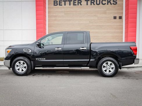 Used 2017 Nissan Titan SV AWD/4WD image 6