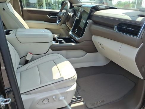 Used 2025 GMC Yukon Denali w/ Denali Reserve Package AWD/4WD image 32