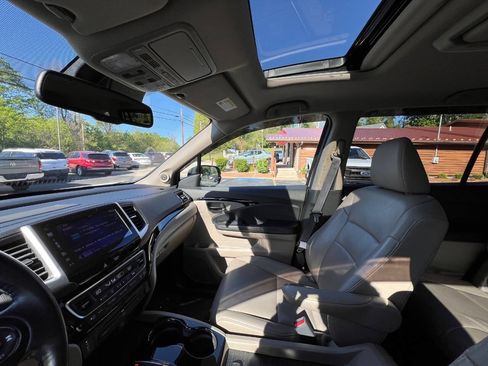 Used 2016 Honda Pilot Touring image 21