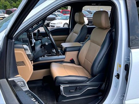 Used 2024 Ford F250 Lariat w/ Sport Appearance Package AWD/4WD image 22
