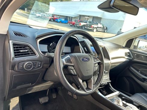 Used 2020 Ford Edge Titanium image 10