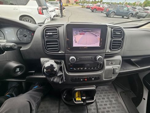 Used 2025 RAM ProMaster 2500 w/ Convenience Group FWD image 18