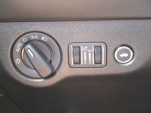 Used 2022 Dodge Challenger R/T Scat Pack RWD image 22