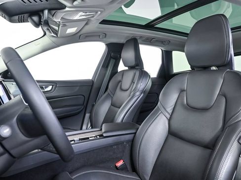 Used 2023 Volvo XC60 B5 Ultimate w/ Climate Package FWD image 7