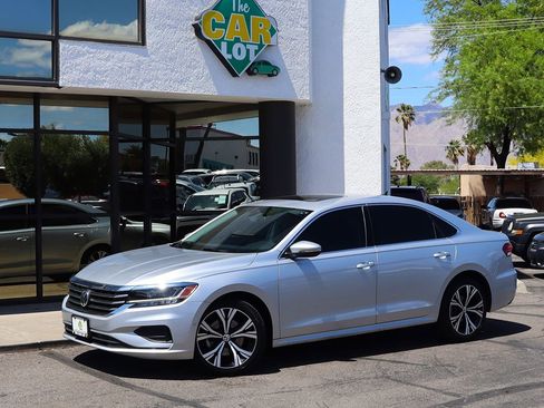 Used 2020 Volkswagen Passat 2.0T SEL image 3