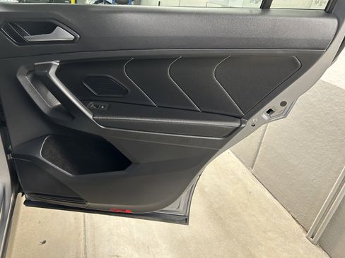 Used 2024 Volkswagen Tiguan SE image 14