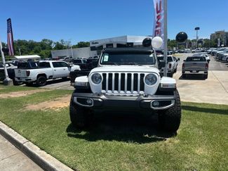 Used 2023 Jeep Gladiator Overland w/ Trailer Tow Package AWD/4WD video 2